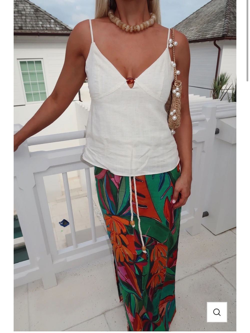 Sleeveless White Linen-Blend V-Neck Camisole